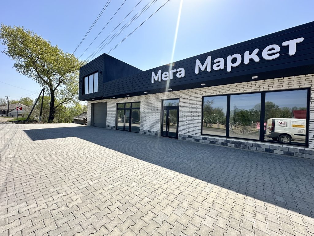 Бруківка “Кісточка” біля магазину с. Тарасівці